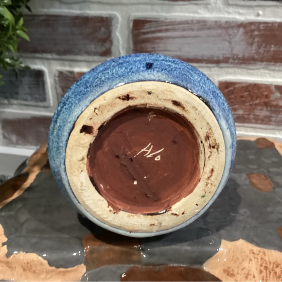 Stunning Hand Crafted Ceramic Frog Design Vase / Decor Piece - High Quality Art - Picture 7 of 13